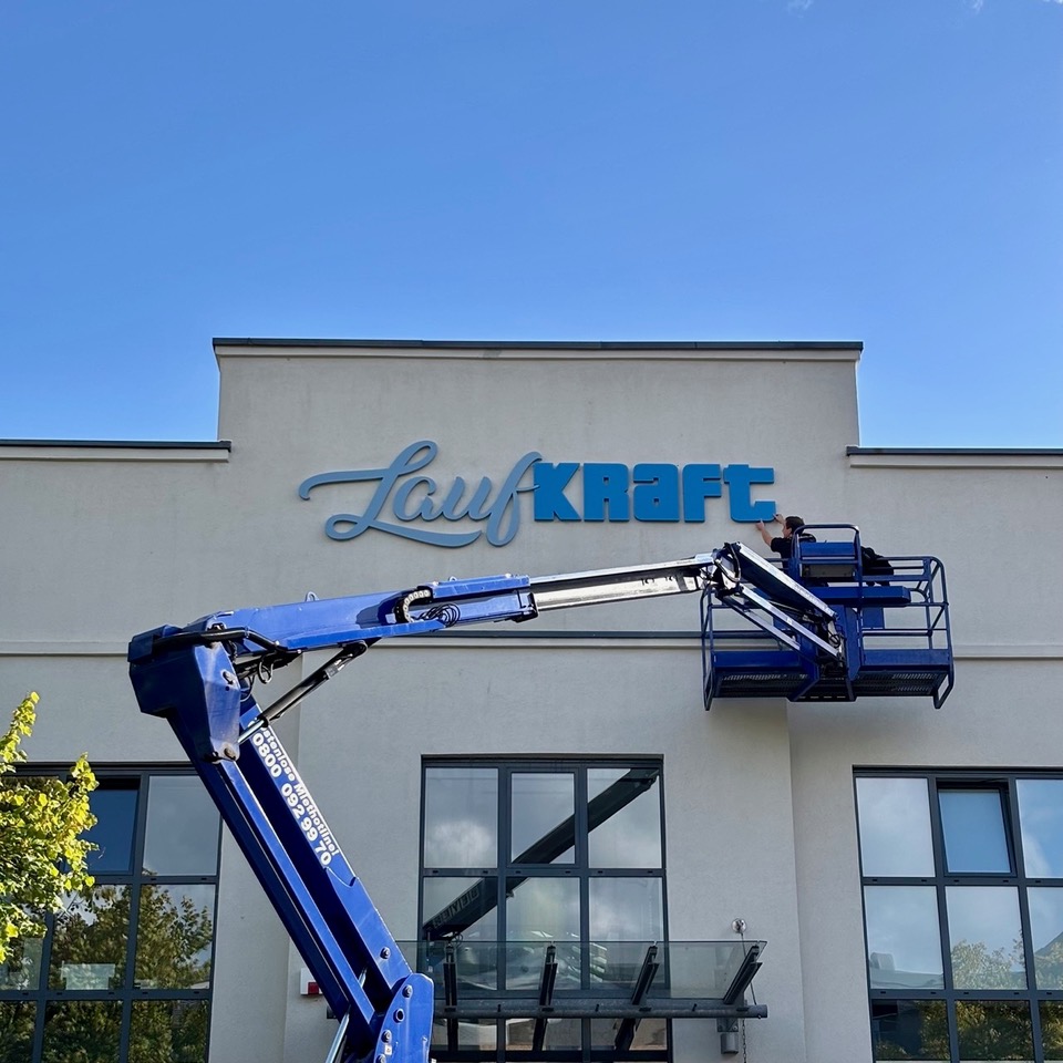 Montage mit Hubsteiger