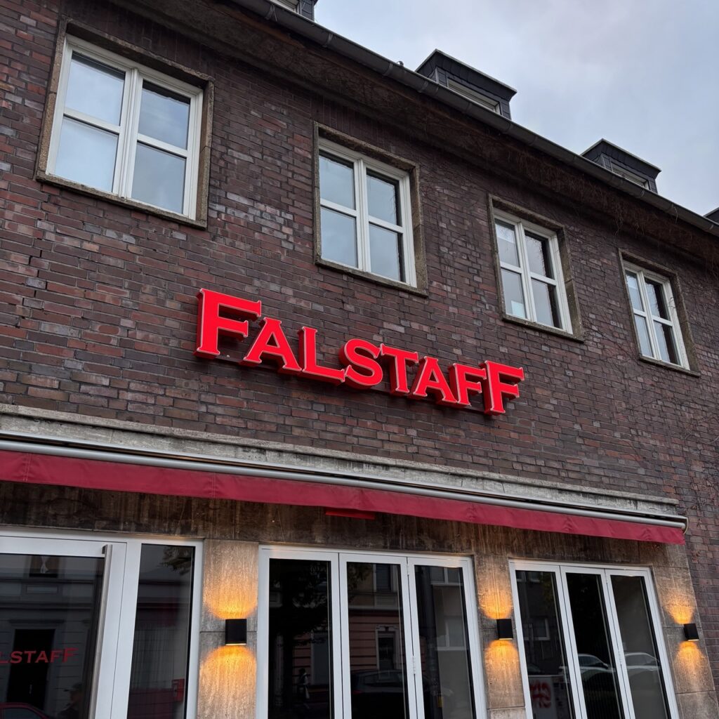 Theater Oberhausen Werbeschild aus Leuchtbuchstaben