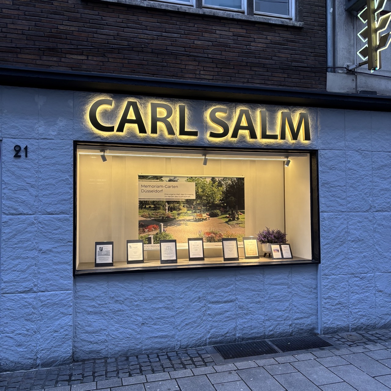 Theater Oberhausen Werbeschild aus Leuchtbuchstaben